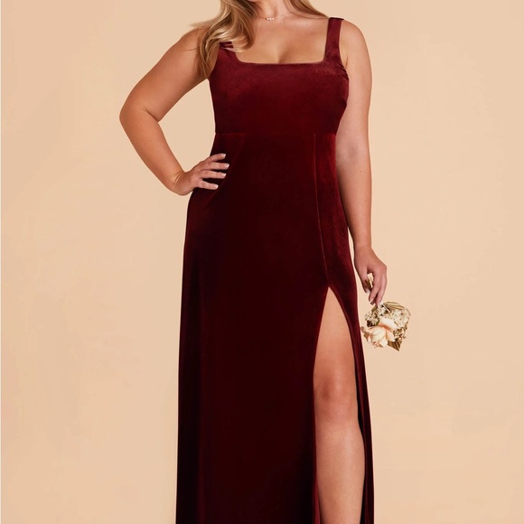 Elegant Burgundy Velvet Evening Gown - Picture 1 of 2